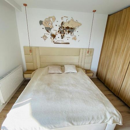 Luxury White Apartment In Park Lotnikow Krasków Eksteriør bilde