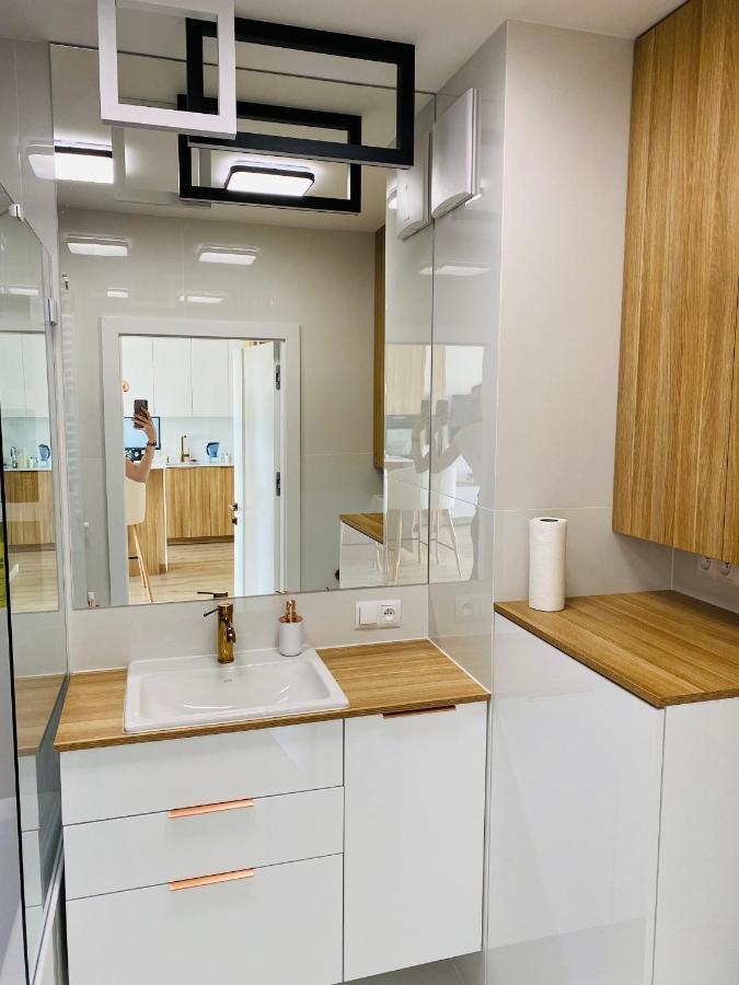 Luxury White Apartment In Park Lotnikow Krasków Eksteriør bilde