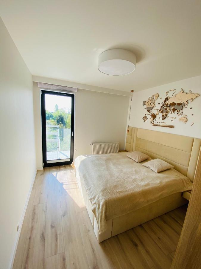 Luxury White Apartment In Park Lotnikow Krasków Eksteriør bilde