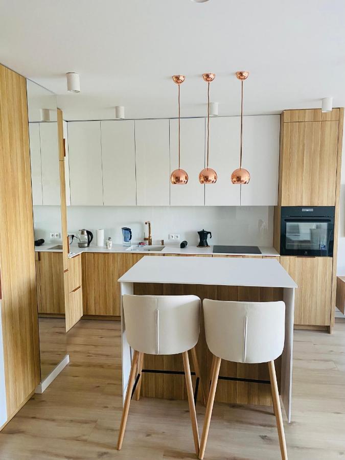 Luxury White Apartment In Park Lotnikow Krasków Eksteriør bilde